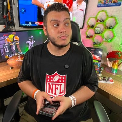 Jornalista e narrador da @ESPNBrasil @DisneyPlusBR Churrasqueiro da galera e santista nato #013