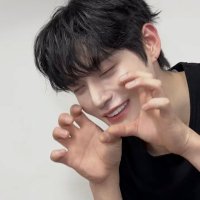 우나 (@unnanini) 's Twitter Profile Photo