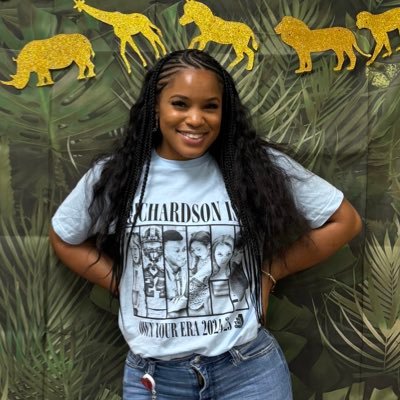 28🦋| Pre-K 3Teacher | RISD ‘21-22 Red Apple First Year Teacher of the Year| ‘24-25 Teacher of the Year | #iTeachTinyHumans 🍎👩🏽🏫✨|