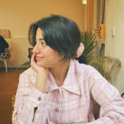 laila_inherhead's profile picture. medico trying to survive