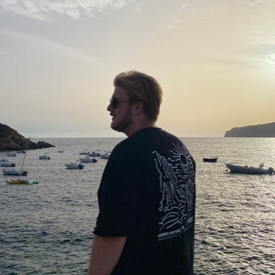 GuiguiLeBest's profile picture. catching up on the news my housemate probably already told me