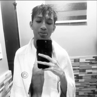 Hunter232857089's profile picture. | 20 | Bi | 5’6 | Single | V | ♊ Gemini | Genshin and ML 🎮| Ambivert | 🔰|