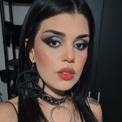 𝔚𝔥𝔞𝔱 𝔡𝔬 𝔜𝔬𝔲 𝔚𝔞𝔫𝔱 𝔉𝔯𝔬𝔪 𝔐𝔢? | headbanger/emo, antifa, NÃO superei o RBD & gostosa de nicho