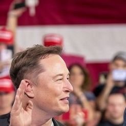 ChiefX14676's profile picture. CEO - spaceX 🚀 Tesla 🚘Twitter Founder - The Boring company 🛣️