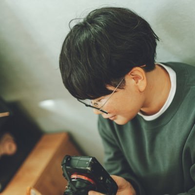 写真苦手な人向けの写真屋。都内で活動中です。成人式、七五三等記念写真、ポートレート、宣材写真などを撮ってます。固定ツイからどんな撮影があるか見れます。老若男女、女装男装、LGBTどなたでも。依頼はHPからでもDMからでもLINEからでも。(水曜定休)LINEはこちら→ https://t.co/766zK2ZpsX