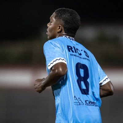 “Mas quando eu calo, ele me fala pra eu prosseguir Se desanimo ele me diz, filho estou aqui…”⚽️