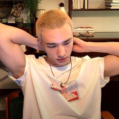 Hwanglixhf's profile picture. 💽⠀⠀ ❜❜⠀⠀⬭ᤱ⠀⠀건초︕                
                                        
              — 𝐧𝐨𝐯𝐢𝐥𝐮𝐧𝐢𝐨⠀⠀᷎⠀ 🌑