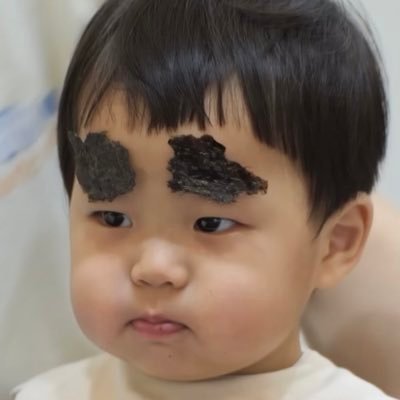 eleniheree's profile picture. 