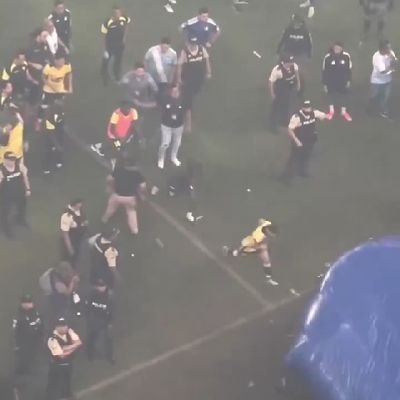 21/12/2014 dónde la mentira se acabo
El capwell es un infierno para nosotras nos hacemos las desmayadas para suspender el partido sea x una botella o bengala😭