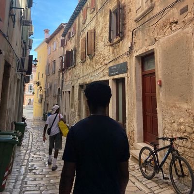 Ashito02's profile picture. I'm the smart one.