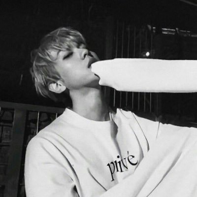 exo-l. writer. saw baekhyun in Berlin, Paris, and Amsterdam and has not been the same since