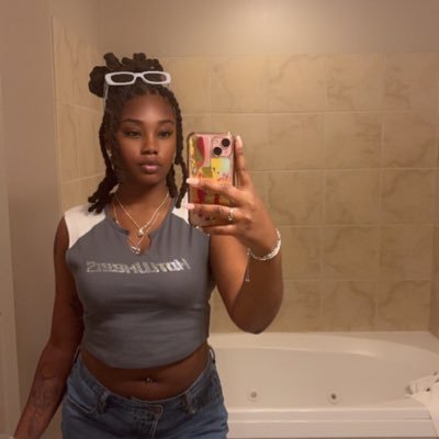 P__Imperfect111's profile picture. 24 | ♋️