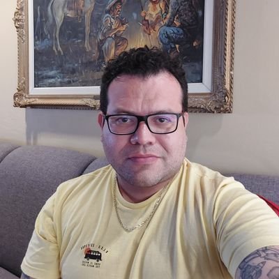 Professor da área de Engenharia de Software mas que mantém um pé na literatura e nas Humanas de modo de geral.