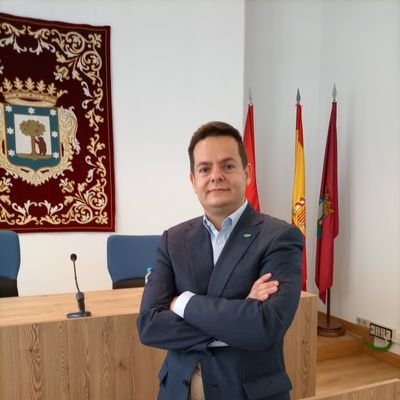 Arquitecto, Cap. Reservista Voluntario y Vocal-vecino Portavoz JMD de Chamberí, GM VOX Ayto. de Madrid (2019-2023). Doblemente papá, español y católico.