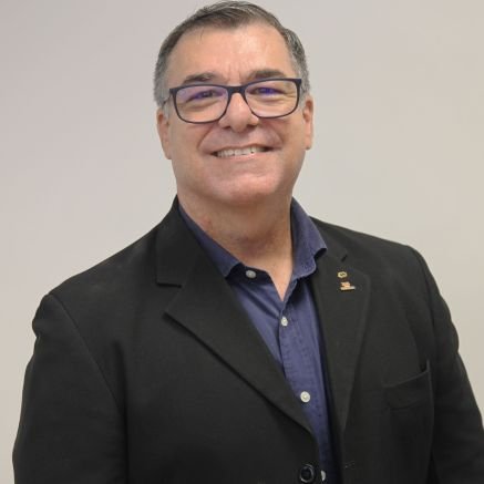 Mestre em ADM e Desenvolvimento Empresarial. Conselheiro do CRA-RJ. Administrador, Consultor e Professor com Canal YouTube e Spotfy.
