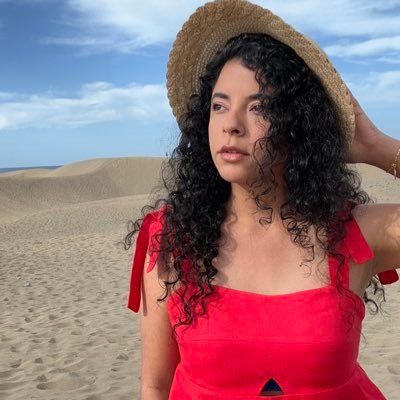 JuliAlvarado23's profile picture. 