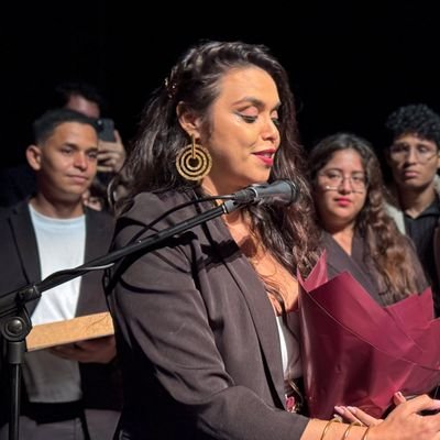 aperezbastidas's profile picture. 👩🏻‍🏫 Docente de cine y televisión 
🎞️📺Productora audiovisual
💡Ejercer para enseñar. Enseñar para aprender 
✨Crear para creer (y viceversa 🔄)