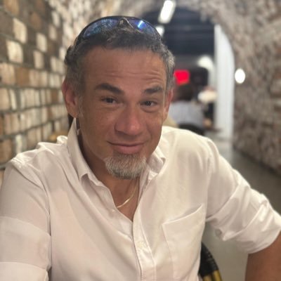 Full stack developer, Javascript, Vue, React, Nuxt, Next, Deno Fresh…. Guitarist / Composer… Business owner