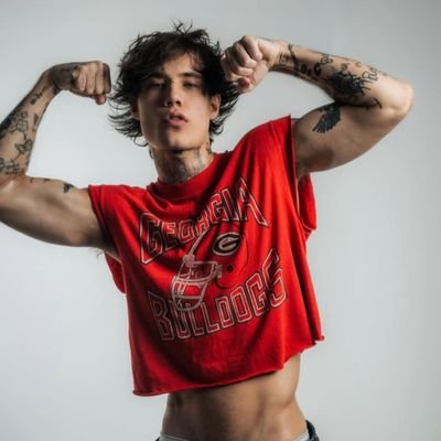 Mexicana 🇲🇽
Jaden Hossler my safe place🦋Boop🤍 Vinnie🐮Books📚 F1🏎️
23/08/21 jxdn followed me.