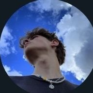 sari30018's profile picture. 