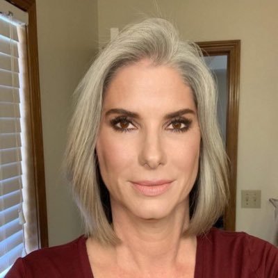 this is Sandra bullock , it’s my official fan page to meet my amazing fans ❤️❤️