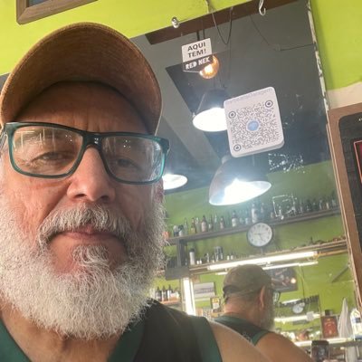 liberal na economia, conservador. acreditando em um Brasil melhor, faço a minha parte.