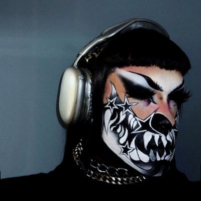 orKedria's profile picture. .•*:｡✩𓆨 Drag // MakeUp Artist ✩ 🔺