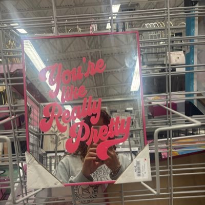 mia_enid's profile picture. fcb ♡