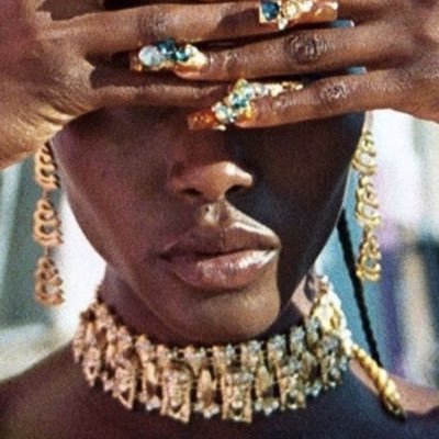 LiL22578677's profile picture. I love the industry that makes art.