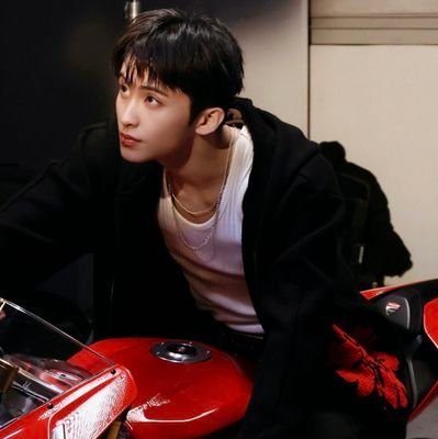 _gabriellilies's profile picture. #마크 non-showbiz girlfriend ꒰ 🐯 ꒱ dreamzens