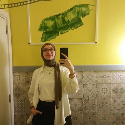 tomurcukcayy's profile picture. deü
