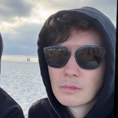 dnp enjoyer est. 2015 🫶 ♡ swiftie ♡ TX | i made dan and phil compare hands 🫡