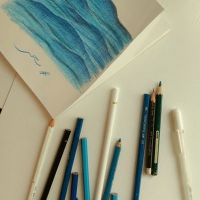 HawraaHw's profile picture. هاويه للرسم و قراءة الكتب 📚💫.