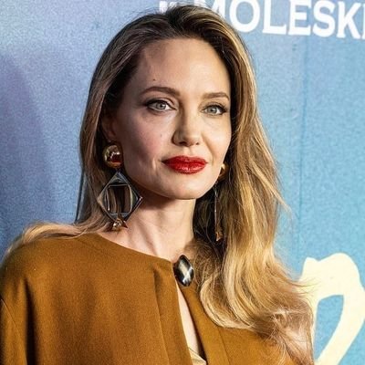 angelinaj137's profile picture. 