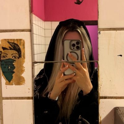 Twitch Streamer: https://t.co/hj61soUQ1n
Instagram: https://t.co/dauHqb9M4B
