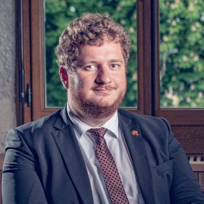 Commentateur @LucarneGrenat, Député au Grand Conseil, Coordinateur @ATEGeneve, fanatique de karaoké
