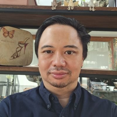 Patron saint of chaos. Reviewing books for @asiancha. Loyal fan. The happiest Indonesian on Bluesky.