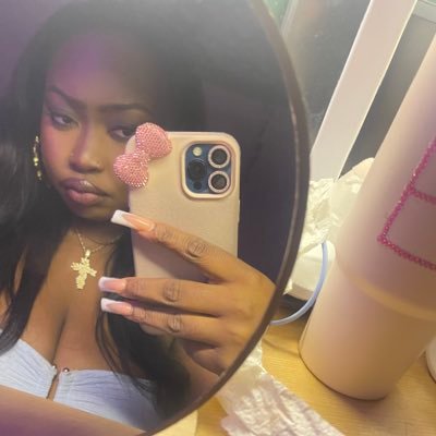 Nigerian princess | Toronto Nail artist 🥰 | @shhhhenii