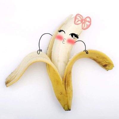 Banane à lunettes, blonde qui voit mal.
Je suis aussi influenceuse combinaison et Shakira de Ouarzazate à mes heures perdues.