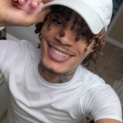 azurellc28's profile picture. Be yourself, get a bag, live a good life. 🕊️@ir. 20…. 33🐒 #GG33 GirlDad🤍