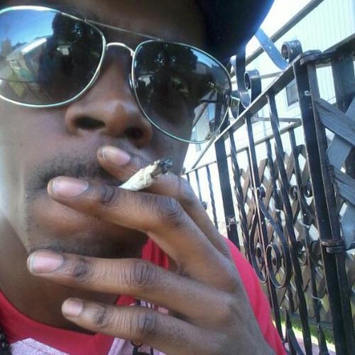 I'm a Sag, addicted to weed, sex, & pretty feet. Follow me if ur #TeamPrettyFeet. I luv white girls & they luv me back. Fuck haters.