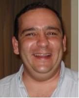 Pai de 2 maravilhas, marido feliz, apaixonado pela Suely, minha mãe. Doido pelo Corinthians, cerveja gelada e Rock'n roll.
