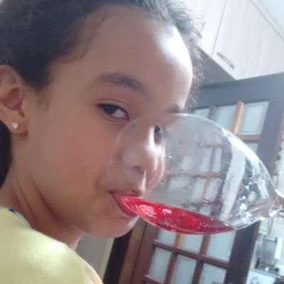 anacarambolana's profile picture. não sou bonita e nem descolada, mas tenho genes alcoólatras! outra acc: @anafromacdc