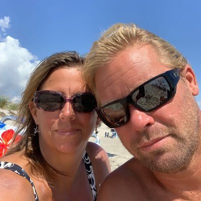 DerrekThomas1's profile picture. #FamilyIsEverything #FatherOf7 Proud dad supporting my crew by hand-harvesting Atlantic seawater and solar-evaporating it into premium kitchen & bath products.