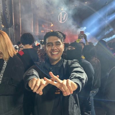 Futbolero desde siempre y apasionado como pocos/ ll-// /La música el mejor método para distraerte y viajar en tu mente/¿Ingeniero? Muy pronto 11111010000