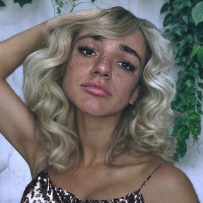 softgaymergorl's profile picture. 23 🖤 pan 🖤 switchy witch 🖤 she/they 🖤 MINORS DNI 18+