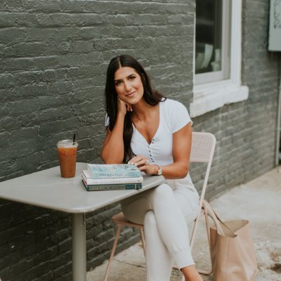 Fashion + fitness lover 🧥💪 | Family first always 👨👩👧👦 | Engineer turned blogger 📝✨
Sharing outfits, wellness tips, travel guides & real talk 💬 | Affo