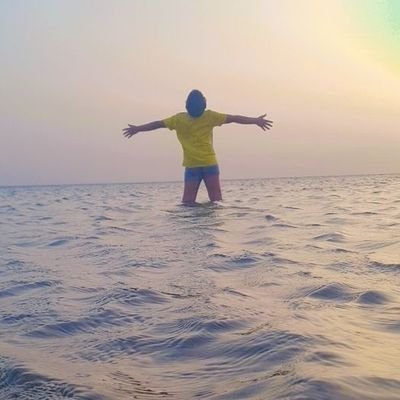 السلامُ على من إتبع الهُدى.أحمد هو اسمى. الإسلامُ دينى.مصر هيا أمى.نادى الزمالك يا عُمرى. يوسف قُره عينى.ويونس حته منى. وربنا يعدينا منها على خير.