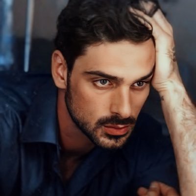 ✧・゚Διευθύνων Σύμβουλος των πολέμων | ✧・゚ Γιος του Δία και της Ήρας | ✧・゚ Λάτρης του χάους και των επικών μαχών#FreeRol #ParodyAccount.
