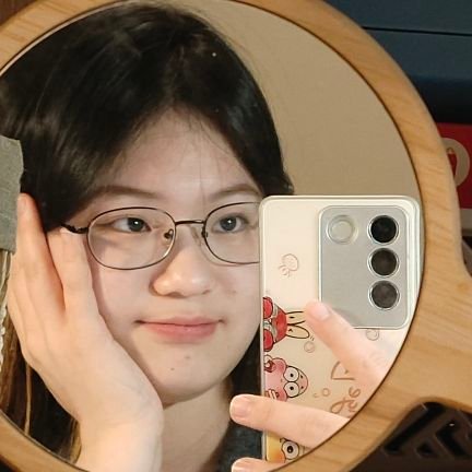 YuxiWang877606's profile picture. 